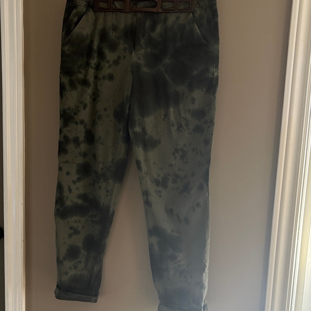 Camouflage pants size S-M minor flaws